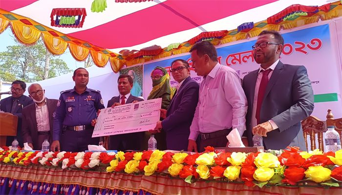 পিরোজপুরে কৃষিঋণ মেলায় সাড়ে ৩ কোটি টাকার ঋণ বিতরণ