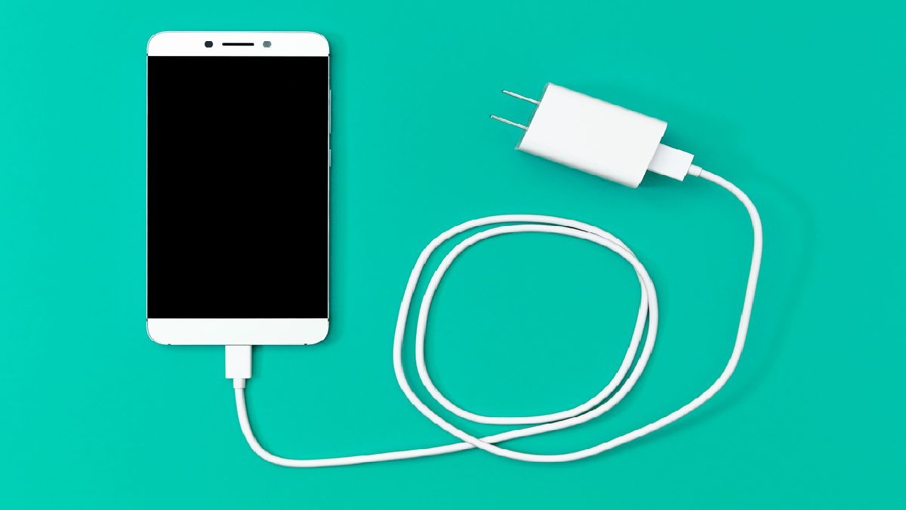 ফোনের নকল চার্জার চেনার উপায়