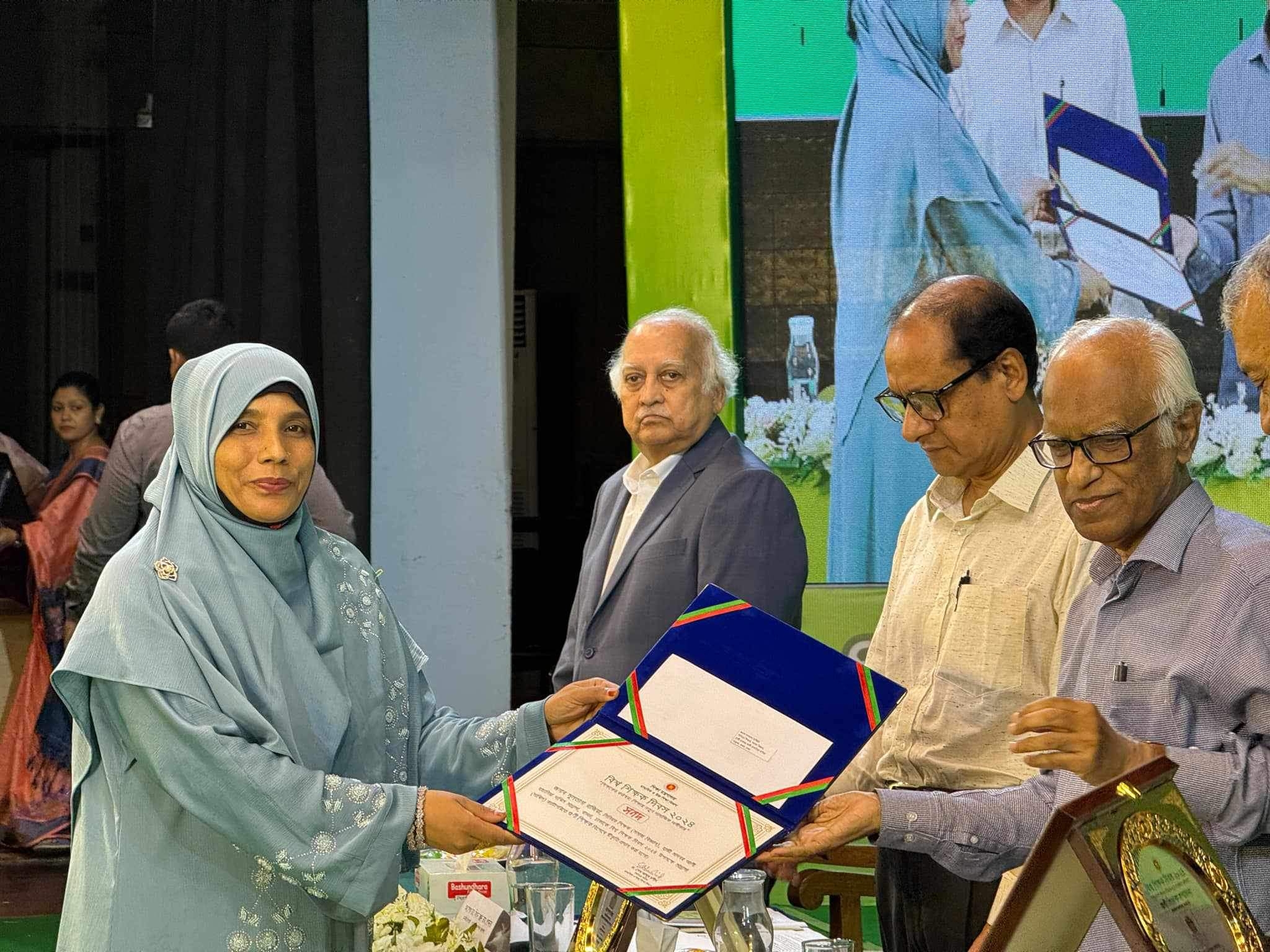 জাতীয় পর্যায়ে শ্রেষ্ঠ গুণী শিক্ষক ভালুকার কৃতি সন্তান সুলতানা রাজিয়া