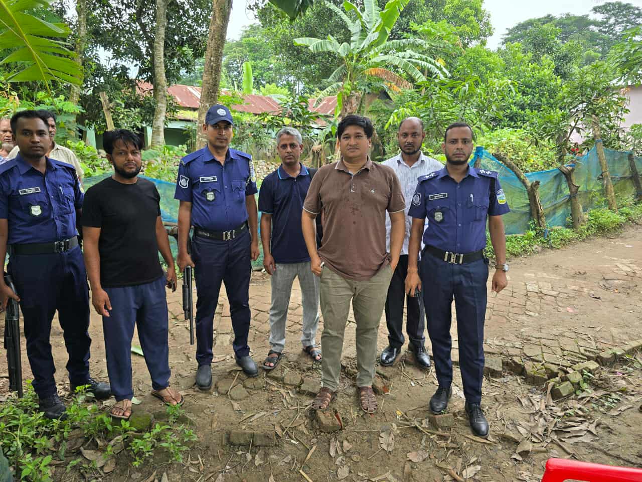 ভরাডোবায় ফিশারিতে মৃত মুরগির নাড়িভুড়ি ব্যবহার, মালিককে জরিমানা