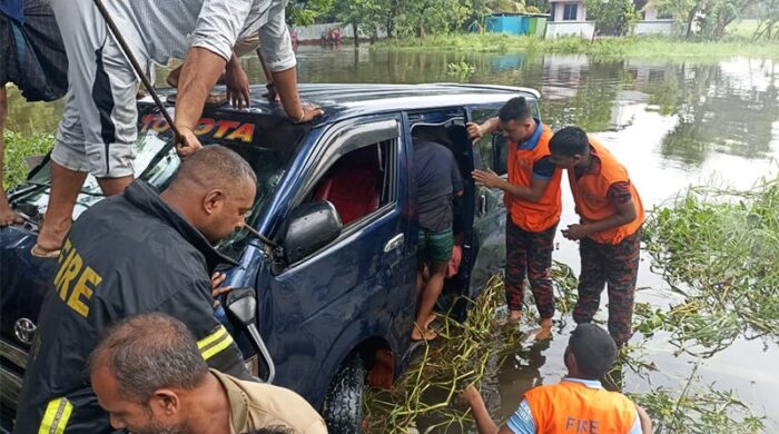 নোয়াখালীতে সড়ক দুর্ঘটনায় একই পরিবারের ৭ জন নিহত